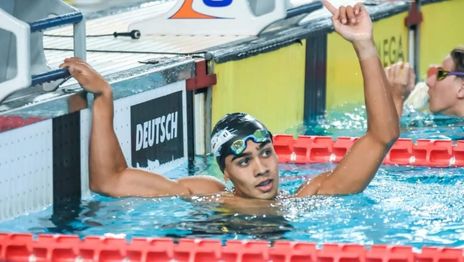 Máximo Aguilar Estudiantes natación.jpg