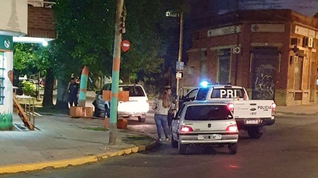dramatico ataque motochorro en la plata: le apuntaron a una madre con su bebe en brazos