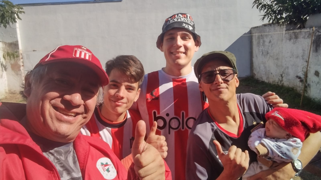 La odisea de los hinchas de Estudiantes varados en Córdoba hace cuatro días que quieren llegar a la final