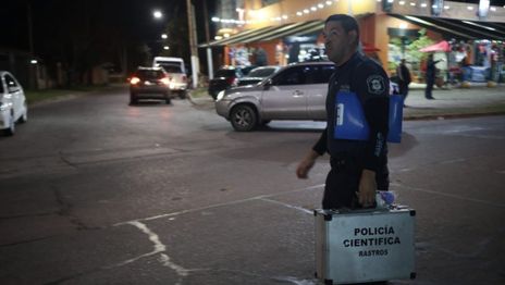 Asesinaron a una mujer de 56 años en su casa de La Plata y buscan a la expareja