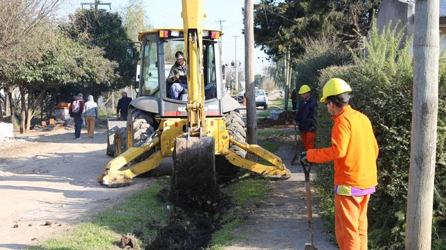 calles, luminarias, mejoras en escuelas y hasta una nueva delegacion: las obras anunciadas para el peligro