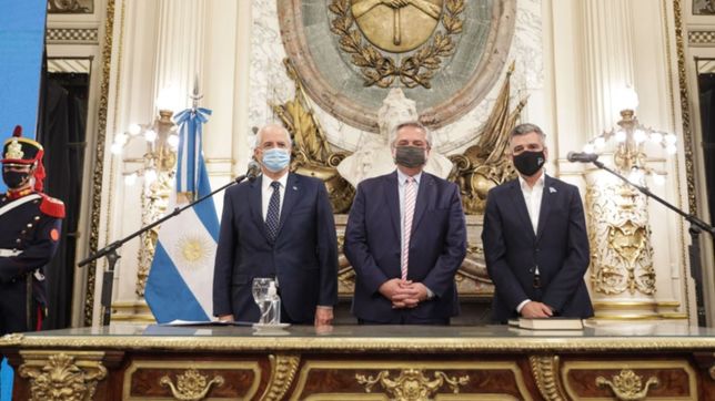 taiana asumio como ministro de defensa y zabaleta en desarrollo social