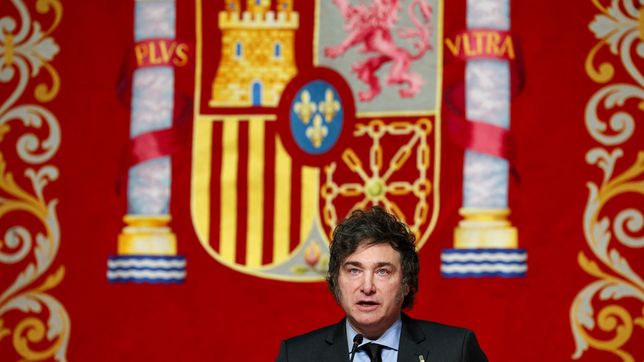 javier milei fue condecorado en espana y volvio a criticar a pedro sanchez