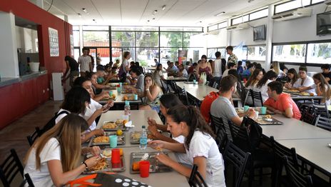 El menú del comedor universitario sube un 300%