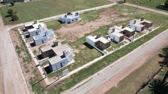 la provincia testeara un plan de viviendas desarrollado por la ucalp para jovenes y adultos mayores