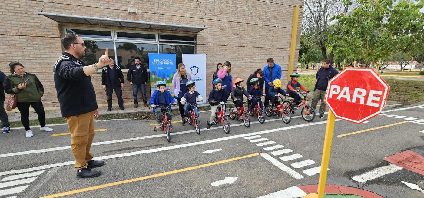La Plata busca reducir siniestros viales incorporando talleres de educación vial en todas las escuelas de la ciudad