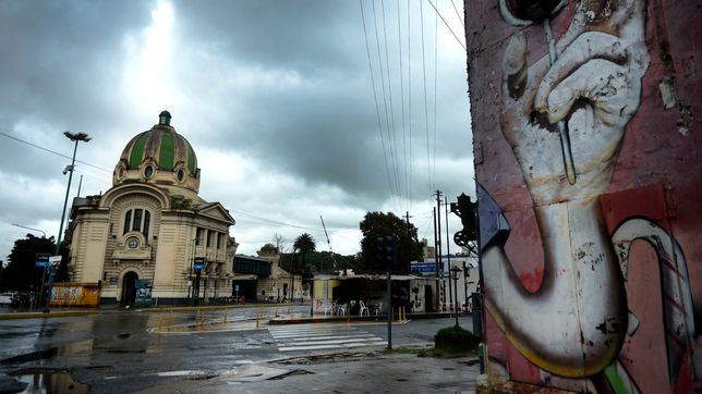una mujer se descompenso en plena calle y murio a metros de la estacion de trenes