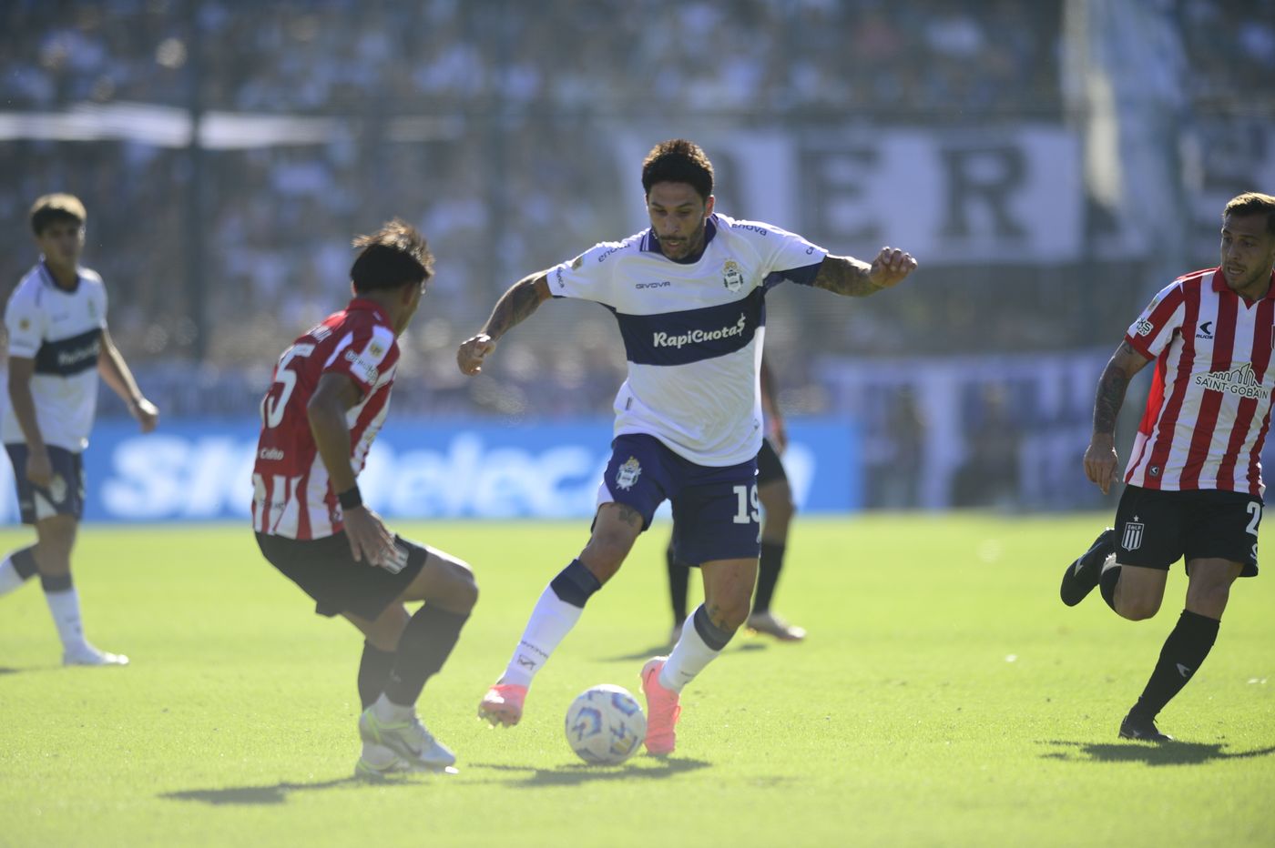 Gimnasia Estudiantes Castro (3).JPG