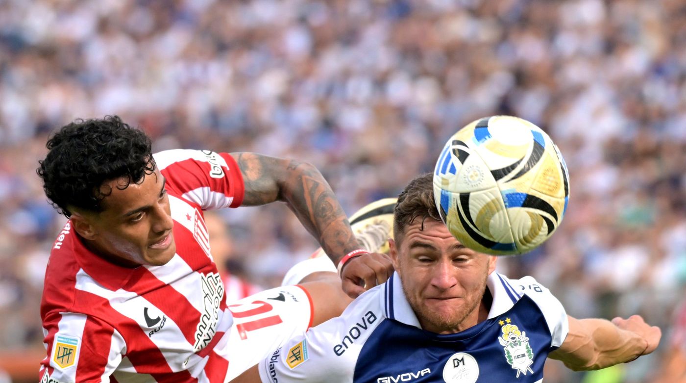 Imágenes del reciente clásico platense en el Bosque.