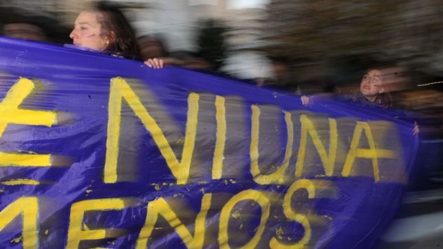 por gisella y juana, organizaciones marchan a plaza moreno contra los femicidios