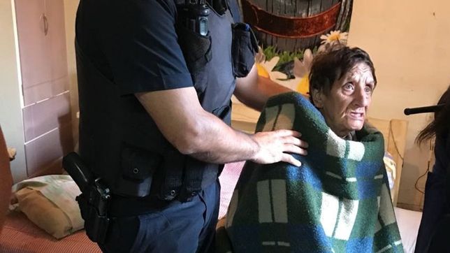 una abuela se cayo al piso, estuvo dos dias sin comer ni tomar agua y la salvo una vecina