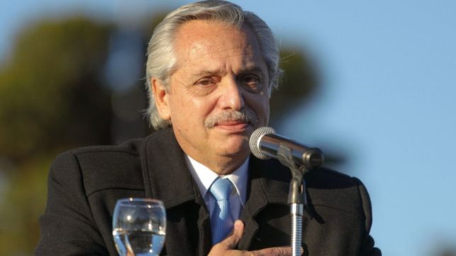 fernandez: en un mes mas la mitad de la poblacion estara vacunada con las dos dosis