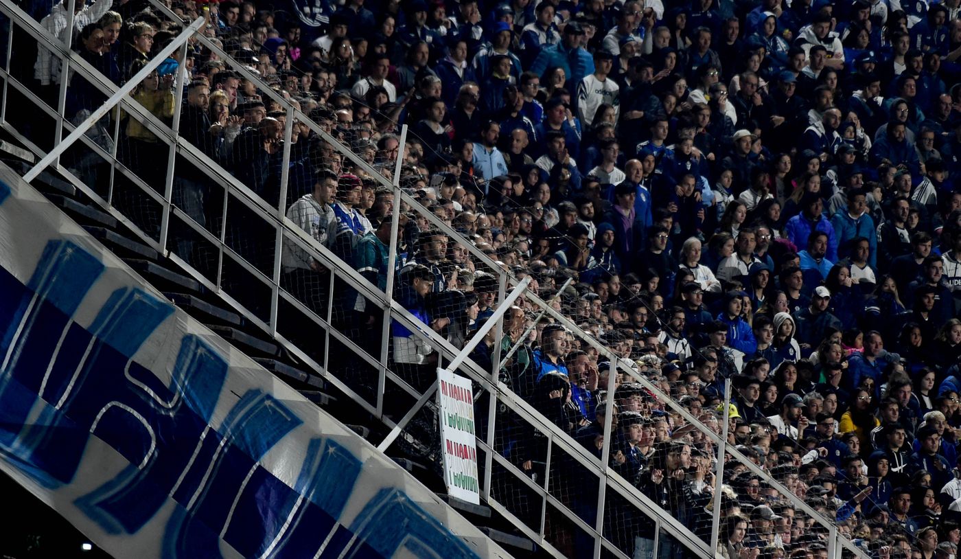 Los hinchas de Gimnasia, atentos a la resolución de AFA tras el pedido de APREVIDE. Los hinchas de Gimnasia, atentos a la resolución de AFA tras el pedido de APREVIDE.