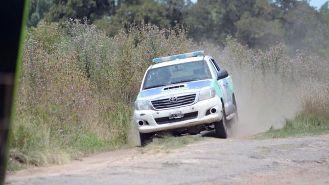 fue a buscar a sus hijos al colegio, la secuestraron y la abusaron en un campo de la plata
