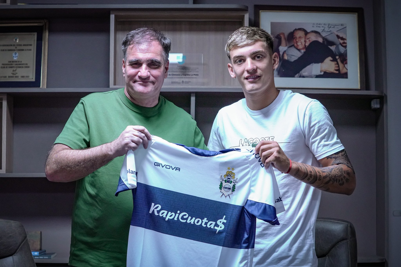 Lautaro Napolitano firmó su contrato con Gimnasia.