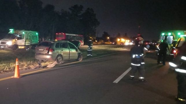 impactante accidente en la plata: viajaba por ruta 2, cruzo de carril y termino volcando
