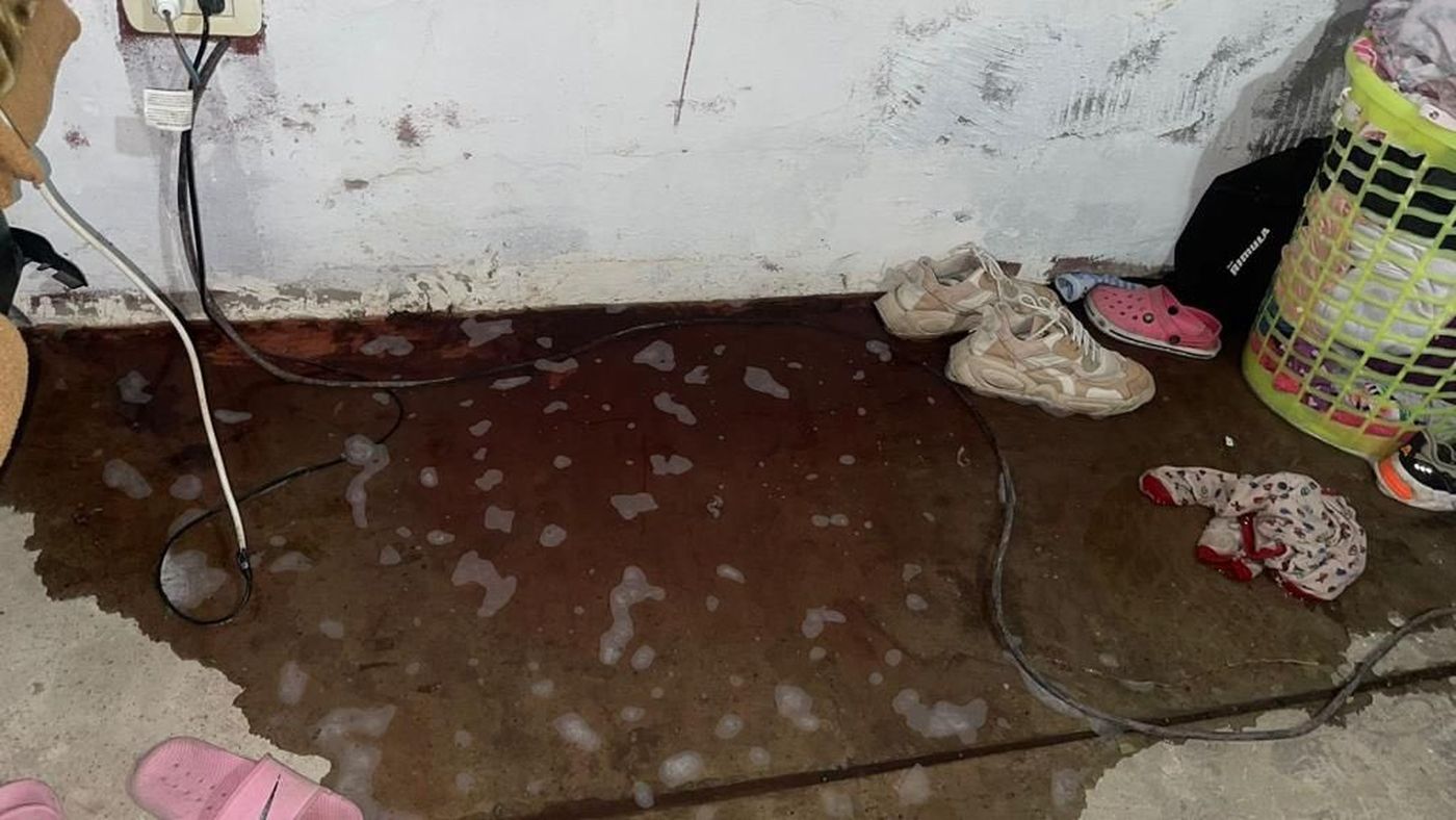 Los investigadores hallaron agua color rojiza, se sospecha que es sangre de la v&iacute;ctima de un nuevo intento de femicidio en La Plata