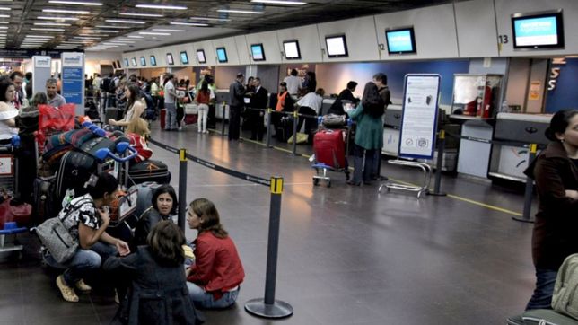 los gremios anunciaron un paro y no habra vuelos el proximo lunes 26 de noviembre