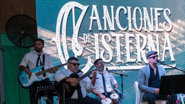 canciones de cisterna vuelve a espacio live la plata con su show de boleros