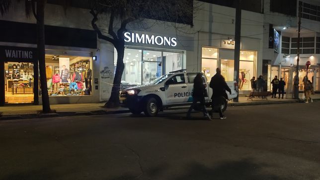 conmocion en pleno centro de la plata: un hombre se descompenso y murio en plena calle