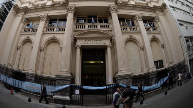 el banco central abrio una convocatoria de empleo: ¿quienes pueden anotarse y como?