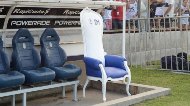 video: asi es la lujosa silla que gimnasia puso en el banco de suplentes para diego maradona