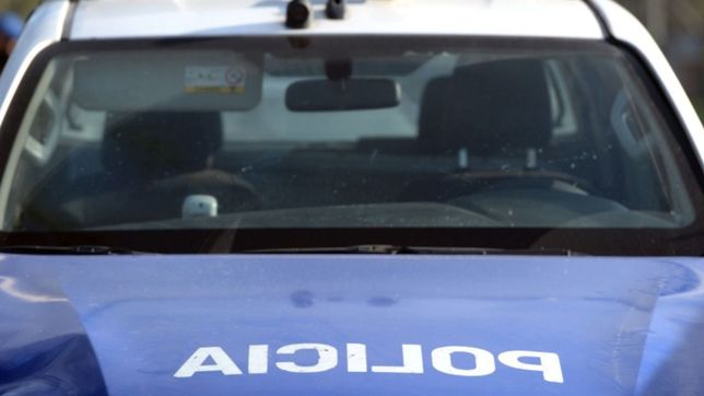 tiene 16 anos, robo un auto, choco y quiso escapar corriendo, pero termino preso