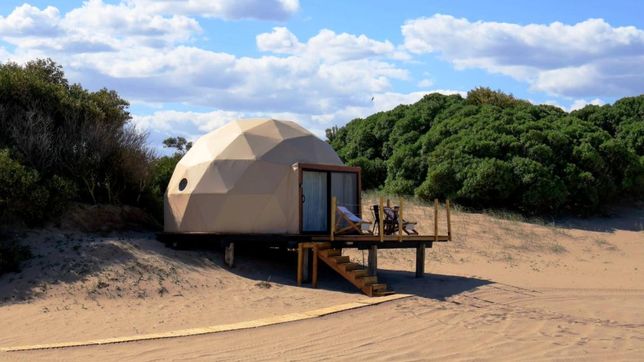 la playa secreta de la costa atlantica que se impone como destino de descanso este verano