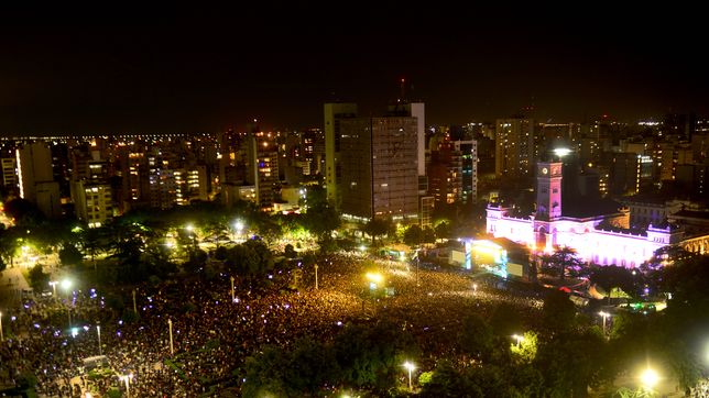 la municipalidad confirmo que artistas tocaran en plaza moreno para el aniversario de la plata
