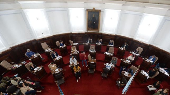 en medio del debate por el presupuesto y las tasas, se vota la prorroga de las sesiones