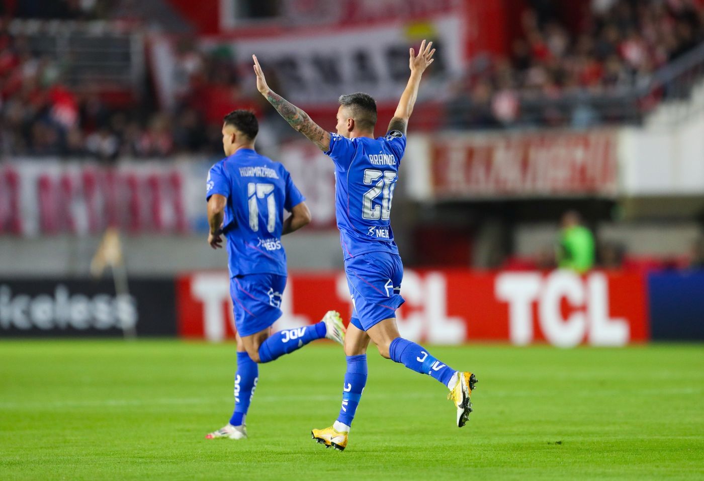 Estudiantes Universidad de Chile Aránguiz gol.jpg