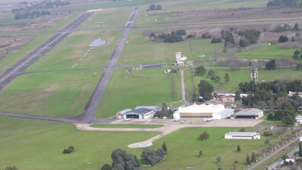 El ministro de Transporte dijo que el aeropuerto de La Plata debería estar funcionando