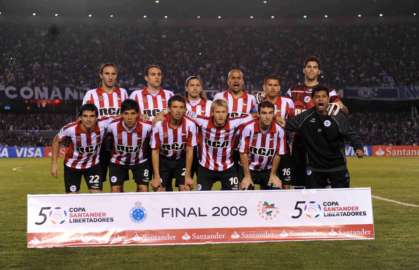 Estudiantes campeón Copa Libertadores formación.JPG