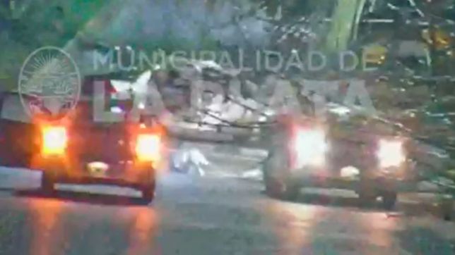 video: iba por 7, perdio el control del auto y termino en el hospital