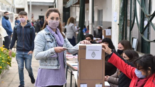 quintero chasman voto y denuncio serias irregularidades en varias escuelas de la plata