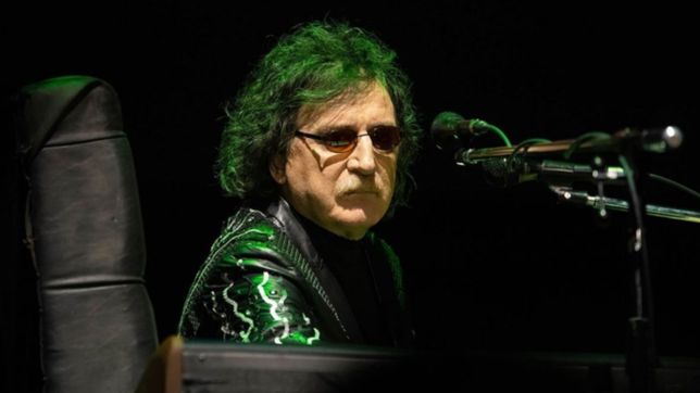 internaron de urgencia a charly garcia: el test de coronavirus le dio negativo