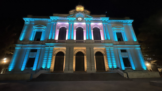 el edificio historico del banco provincia tiene una iluminacion especial para realzar al microcentro