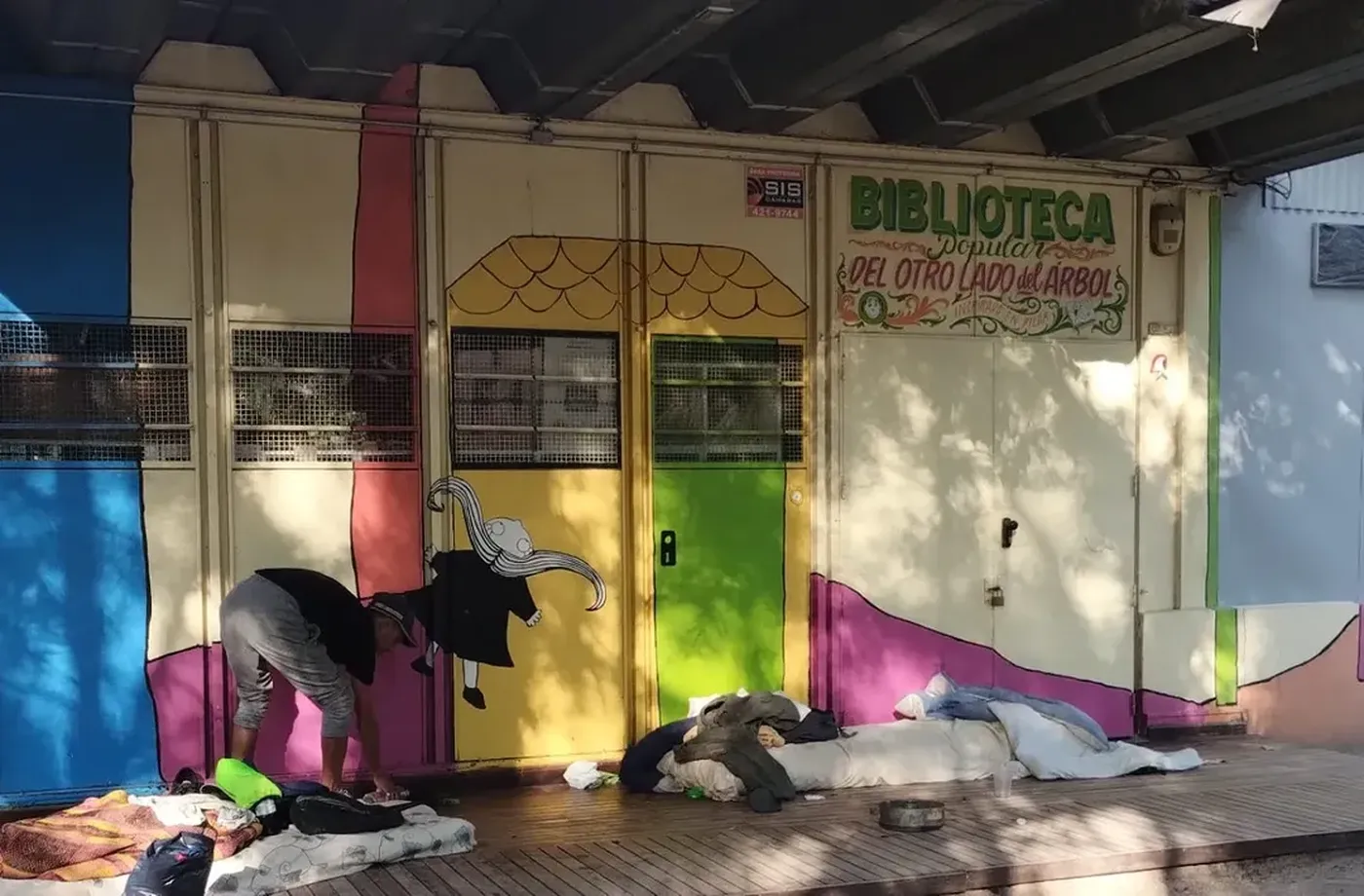 Biblioteca del otro lado del árbol (1).webp