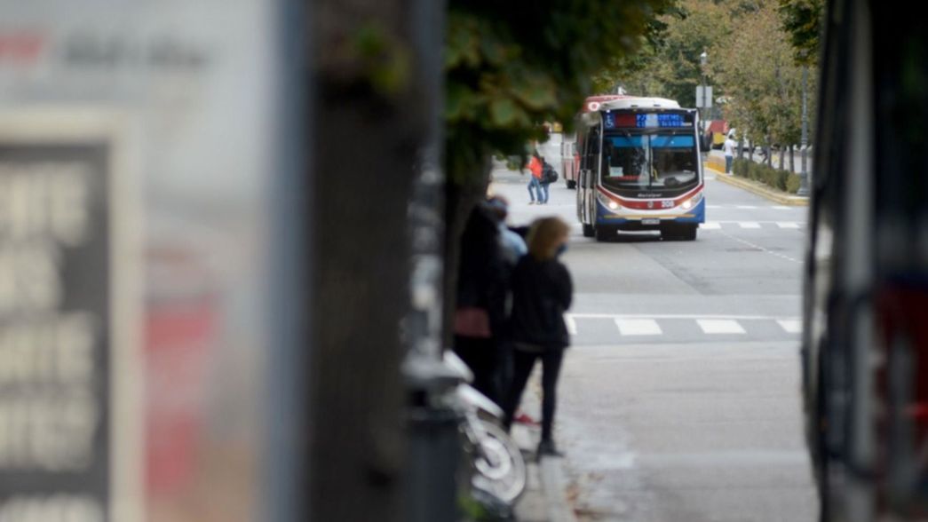 Se emborracharon, viajaron en micro y escupieron a otros pasajeros: terminaron detenidos