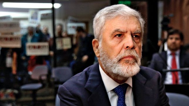 julio de vido desembarca en la plata para dar una charla politica