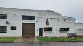 se derrumbo la pared de una heladeria de la plata en medio del temporal se derrumbo la pared de una heladeria de la plata en medio del temporal