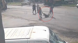 cansados de los robos, cazaron y arrastraron por la calle a un ladron y sufrieron represalias