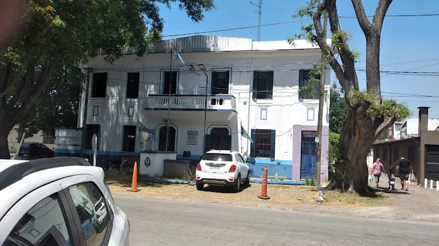 Una vecina denunció en la comisaría de Melchor Romero a un hombre por exhibicionismo y amenazas con una picana eléctrica