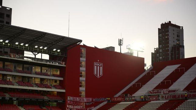 estudiantes fue inhibido por la fifa: ¿por que motivo y durante cuanto tiempo?