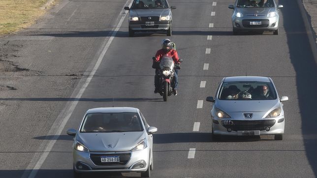 un ciclista fue atropellado en plena ruta 2 y murio a metros del autodromo roberto mouras
