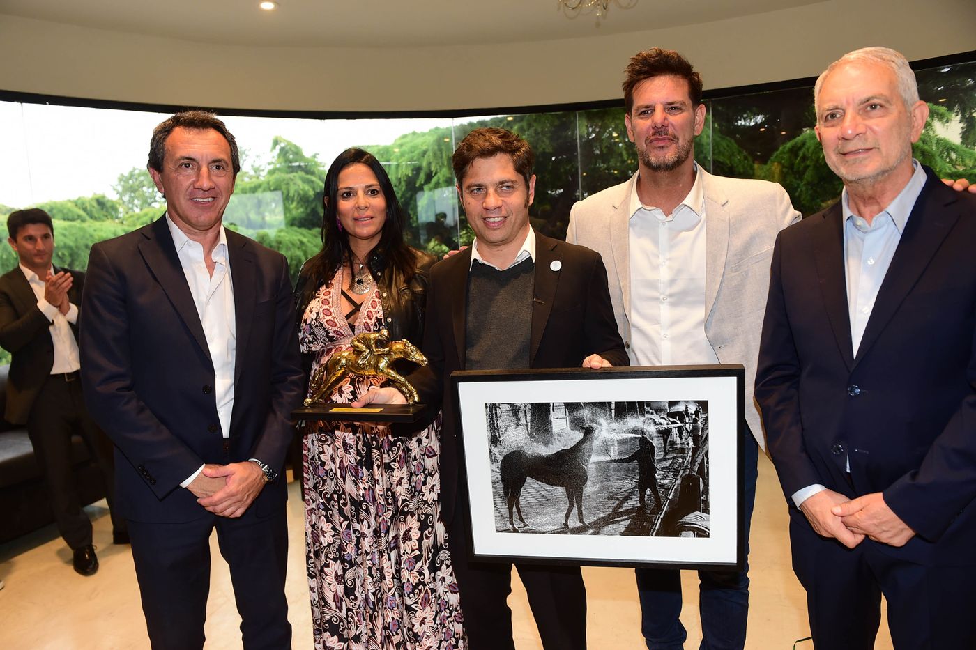 Mariano Cowen, administrador del Hipódromo, junto al gobernador Axel Kicillof, el titular de Loterías Gonzalo Atanasof y el intendente Julio Alak