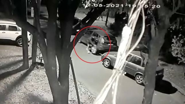 salio de atender en un consultorio de la plata y descubrio que le habian robado una rueda