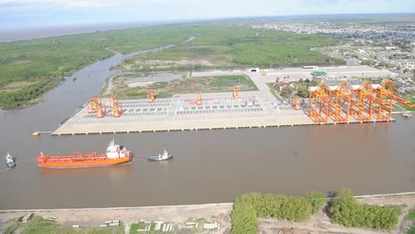 El Gobierno avanza con sanciones por el paro portuario que afecta el abastecimiento de combustibles