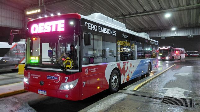 ya circula por las calles de la plata el primer micro electrico de toda la provincia