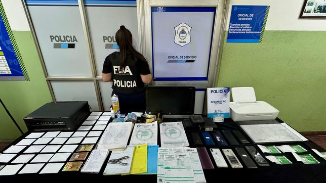 desbarataron una organizacion que falsificaba y vendia obleas de la vtv en la plata